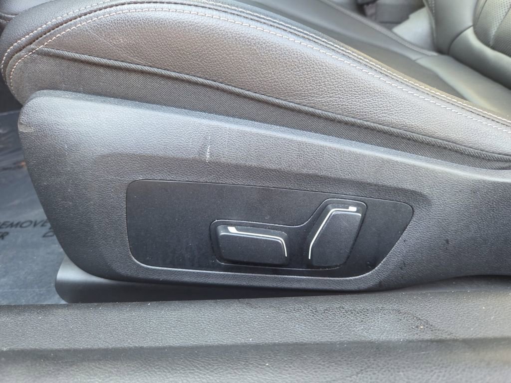 Used 2024 BMW 230i Coupe w/ Premium Package RWD image 12
