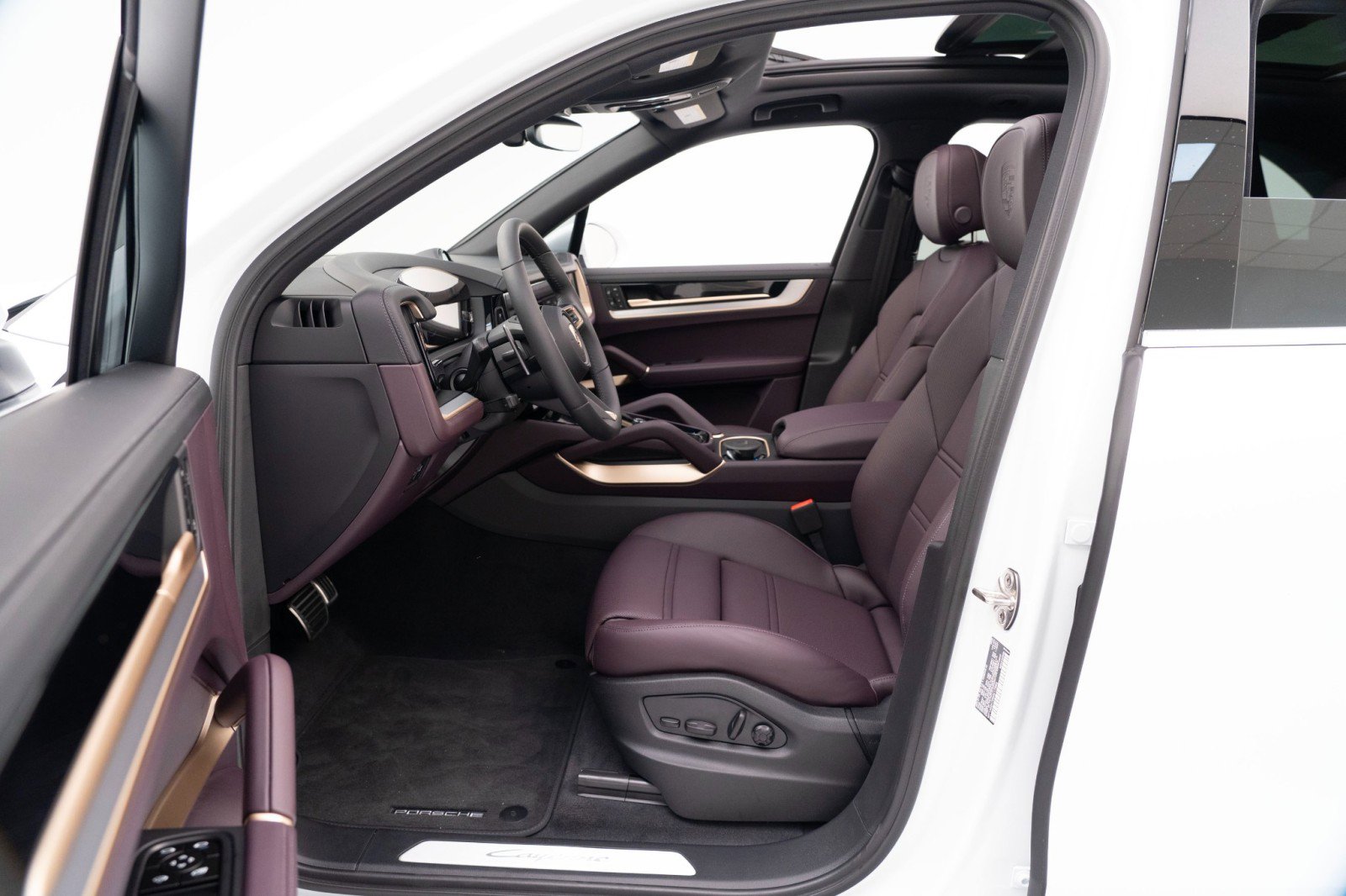 Certified 2025 Porsche Cayenne E-Hybrid image 18