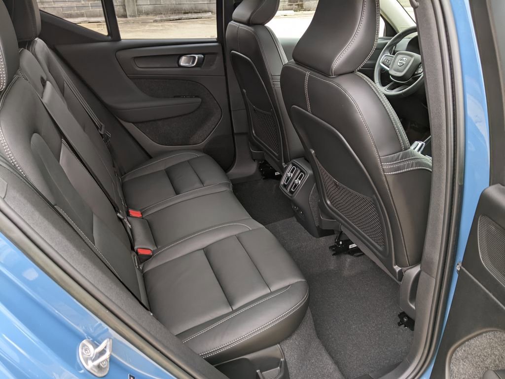 Certified 2023 Volvo XC40 B5 Plus w/ Protection Package Premier AWD/4WD image 25