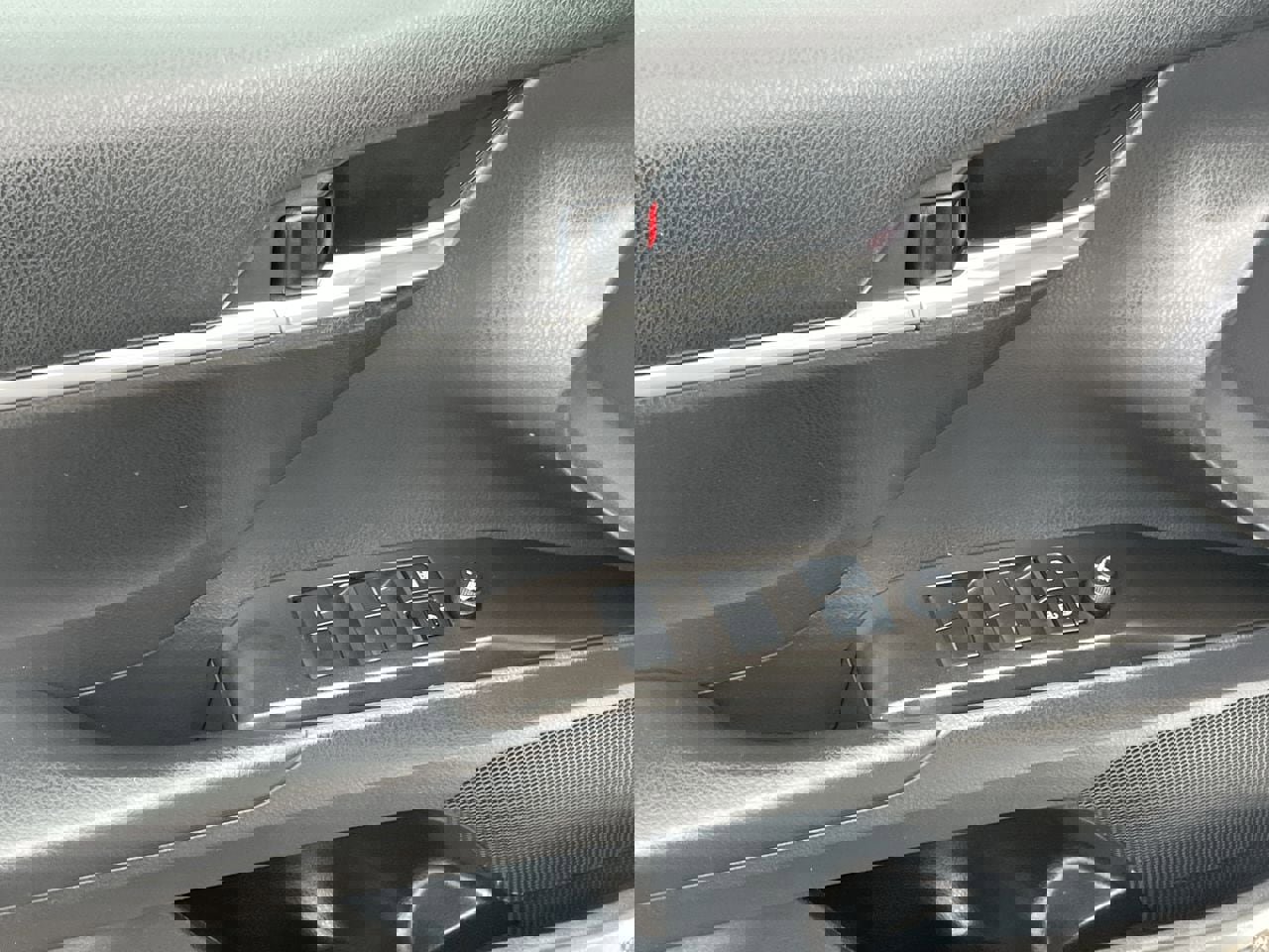 Used 2021 Toyota Camry SE w/ Cold Weather Package image 29