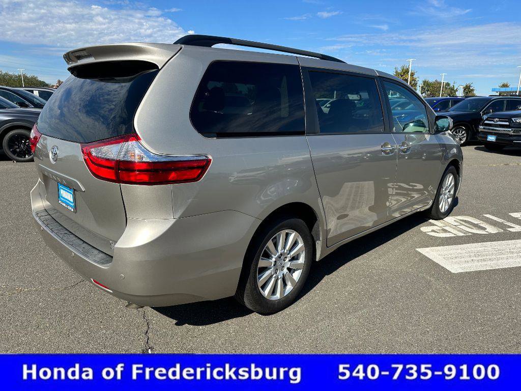 Used 2017 Toyota Sienna XLE Premium image 6