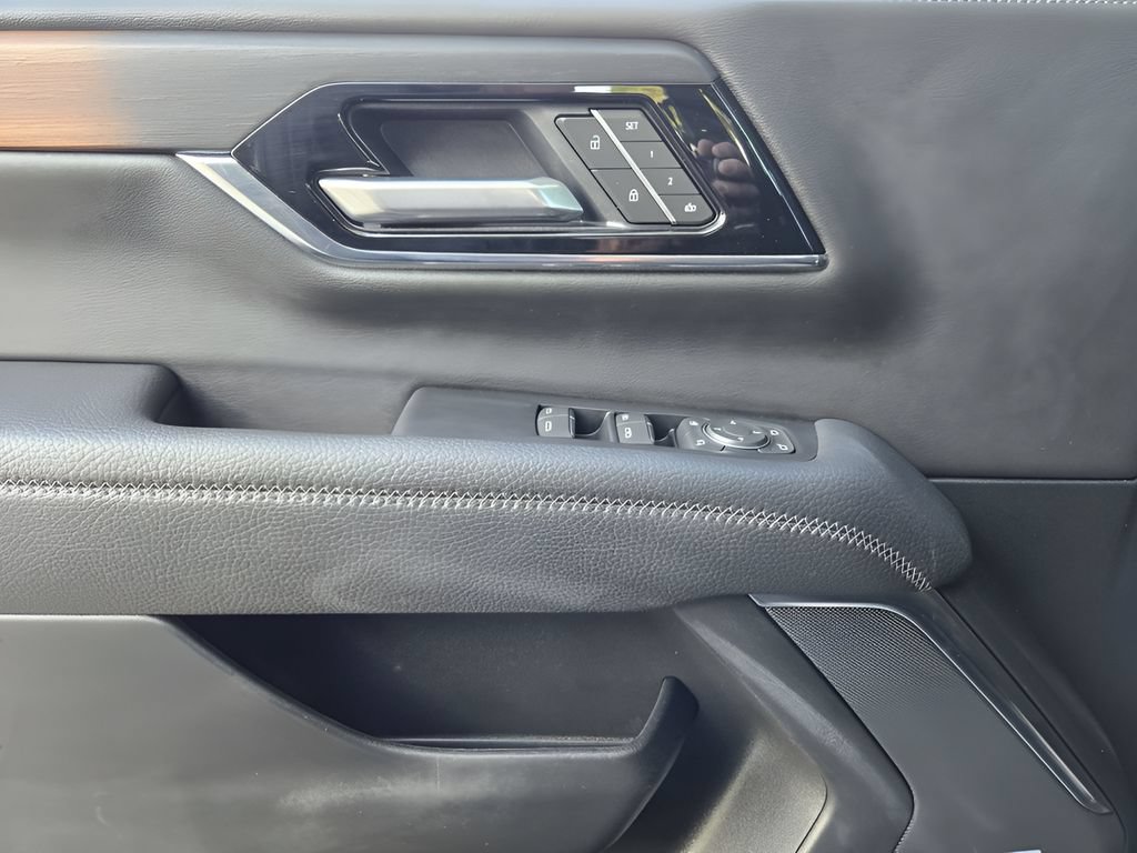 Used 2025 GMC Yukon Denali AWD/4WD image 20