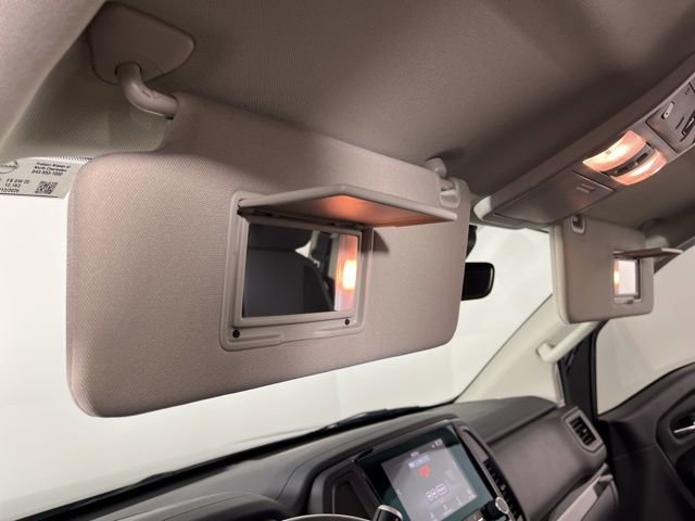 Used 2024 Nissan Titan SV w/ SV Convenience Package image 38