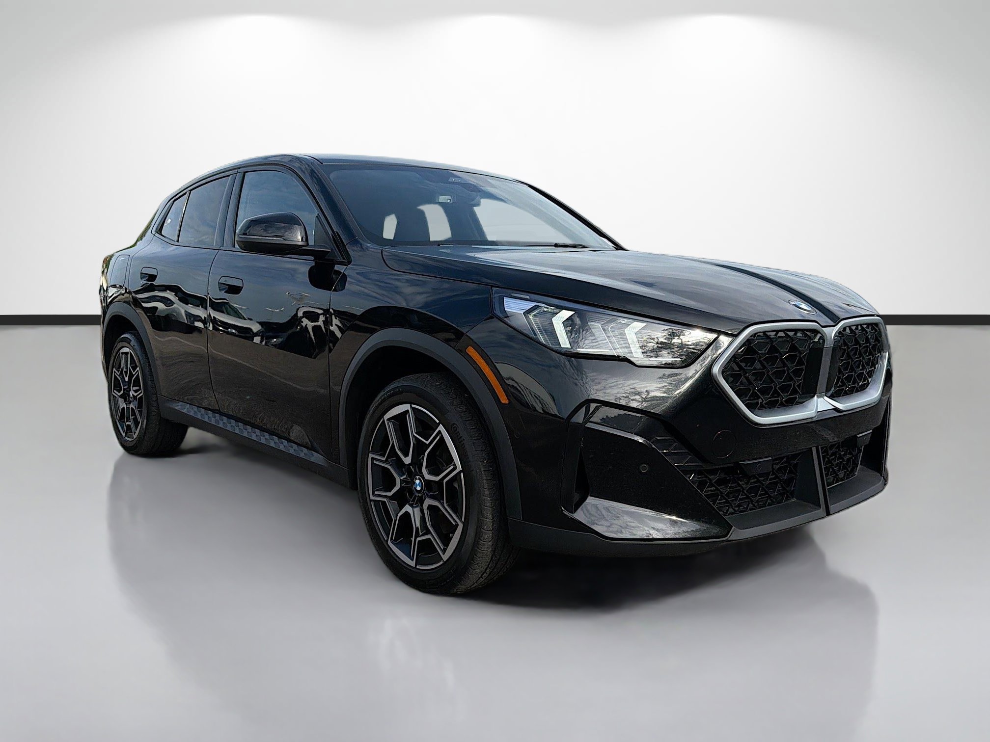 Used 2025 BMW X2 xDrive28i image 1