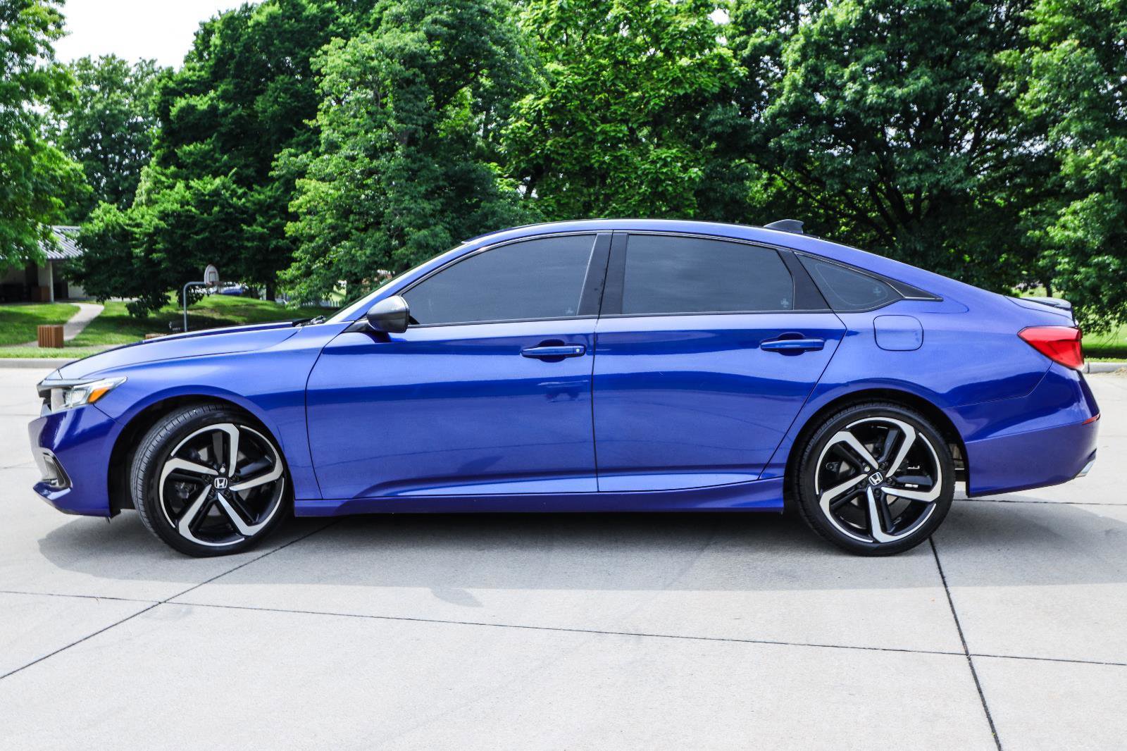 Used 2021 Honda Accord Sport image 4
