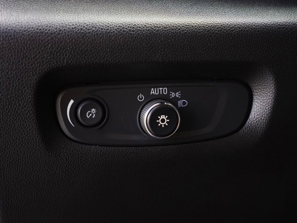 Used 2023 Chevrolet Traverse LT image 11