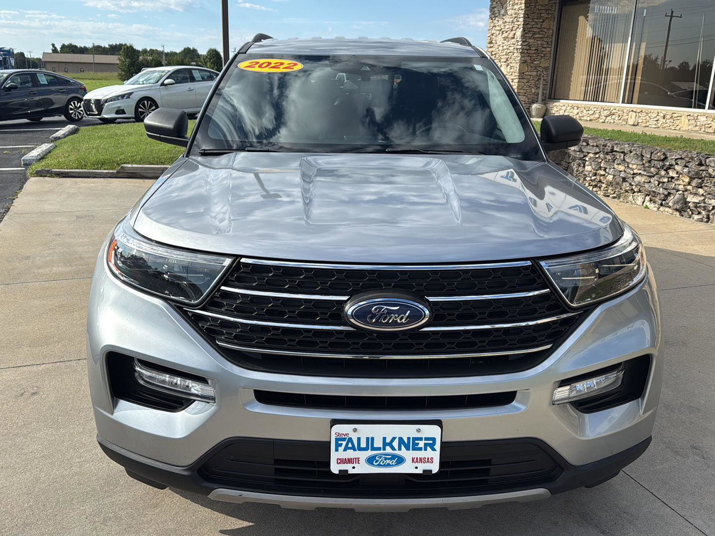 Used 2022 Ford Explorer XLT w/ Equipment Group 202A image 2