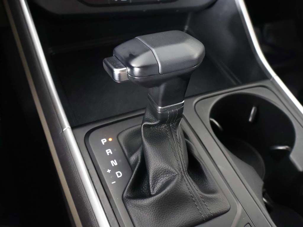 Used 2025 Kia Carnival FWD image 47