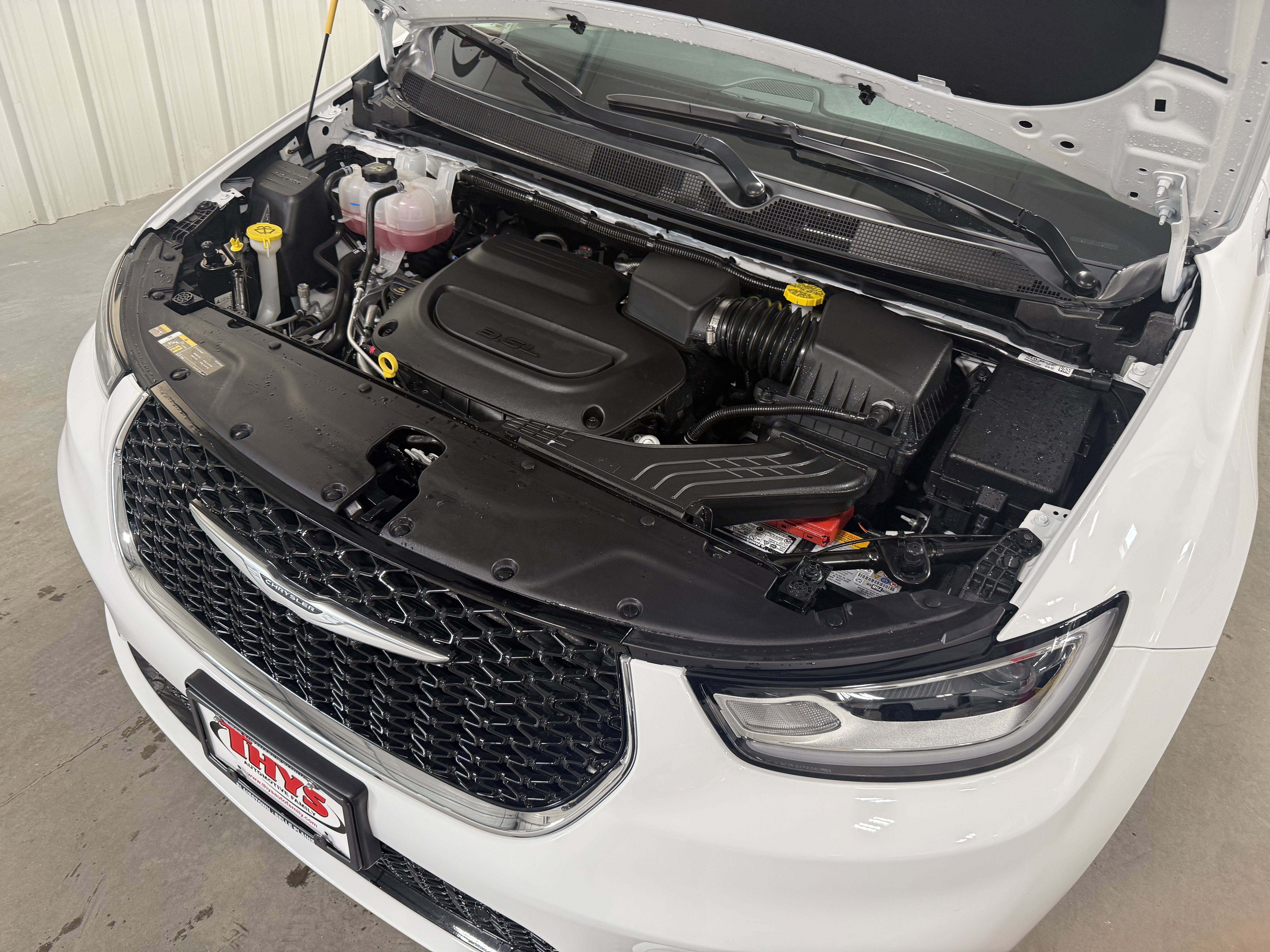 Used 2024 Chrysler Pacifica Touring-L image 17