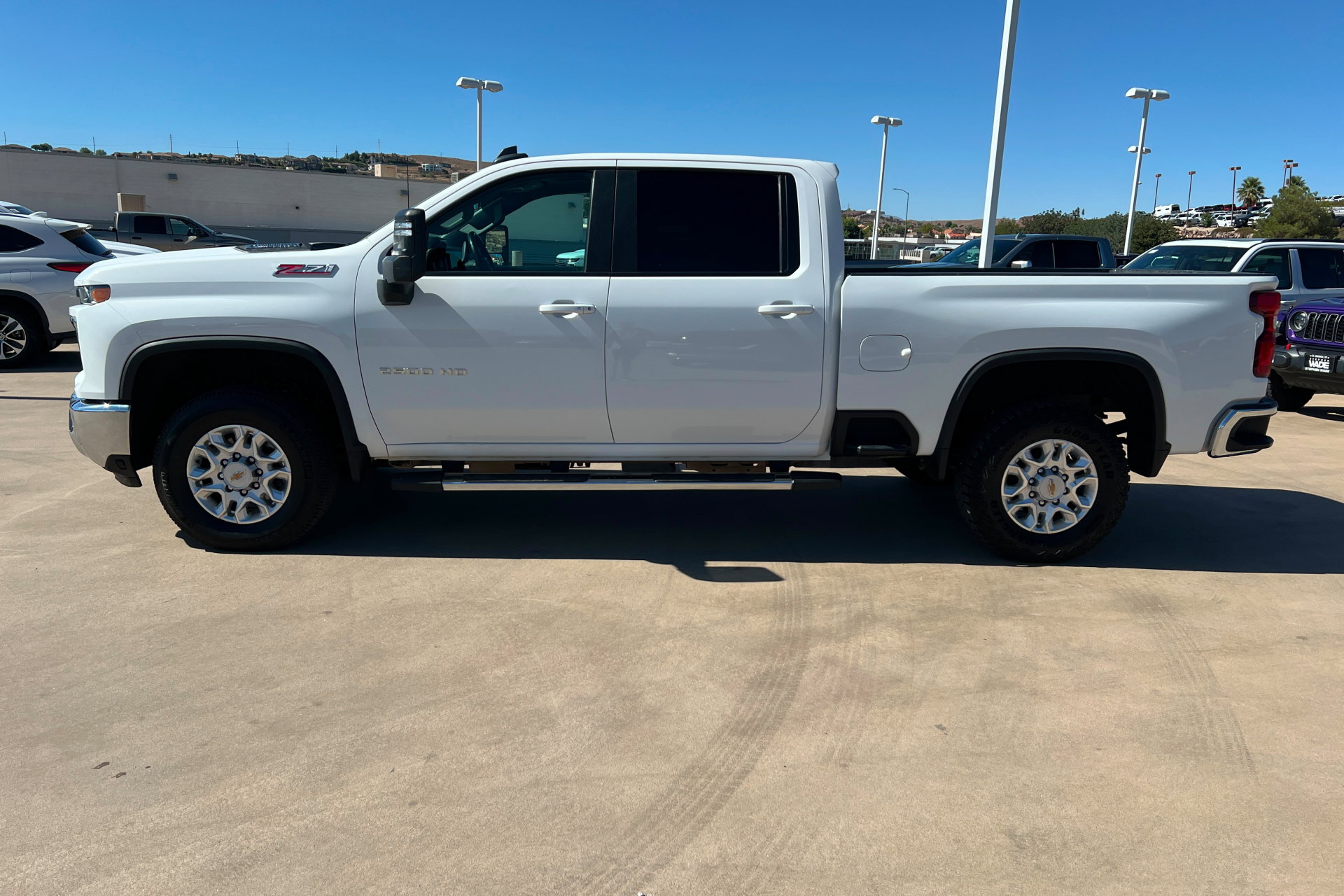 Used 2025 Chevrolet Silverado 2500 LT AWD/4WD image 2