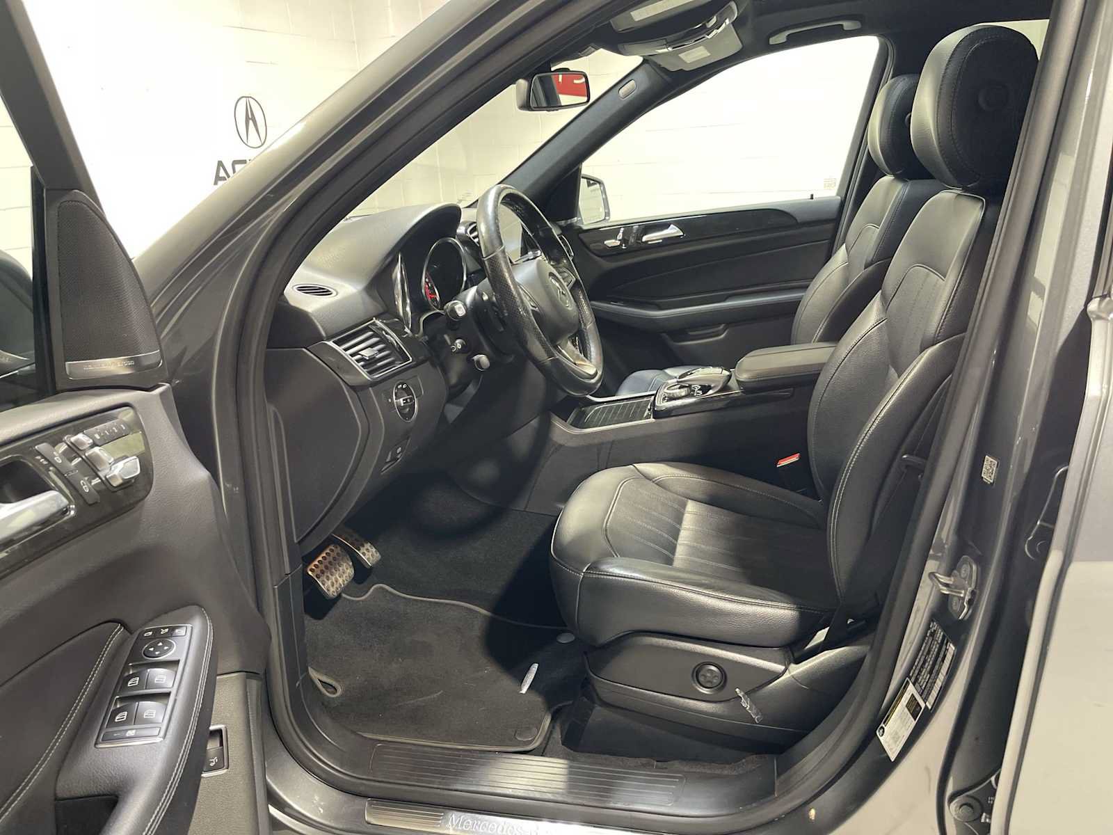Used 2019 Mercedes-Benz GLE 400 4MATIC image 2