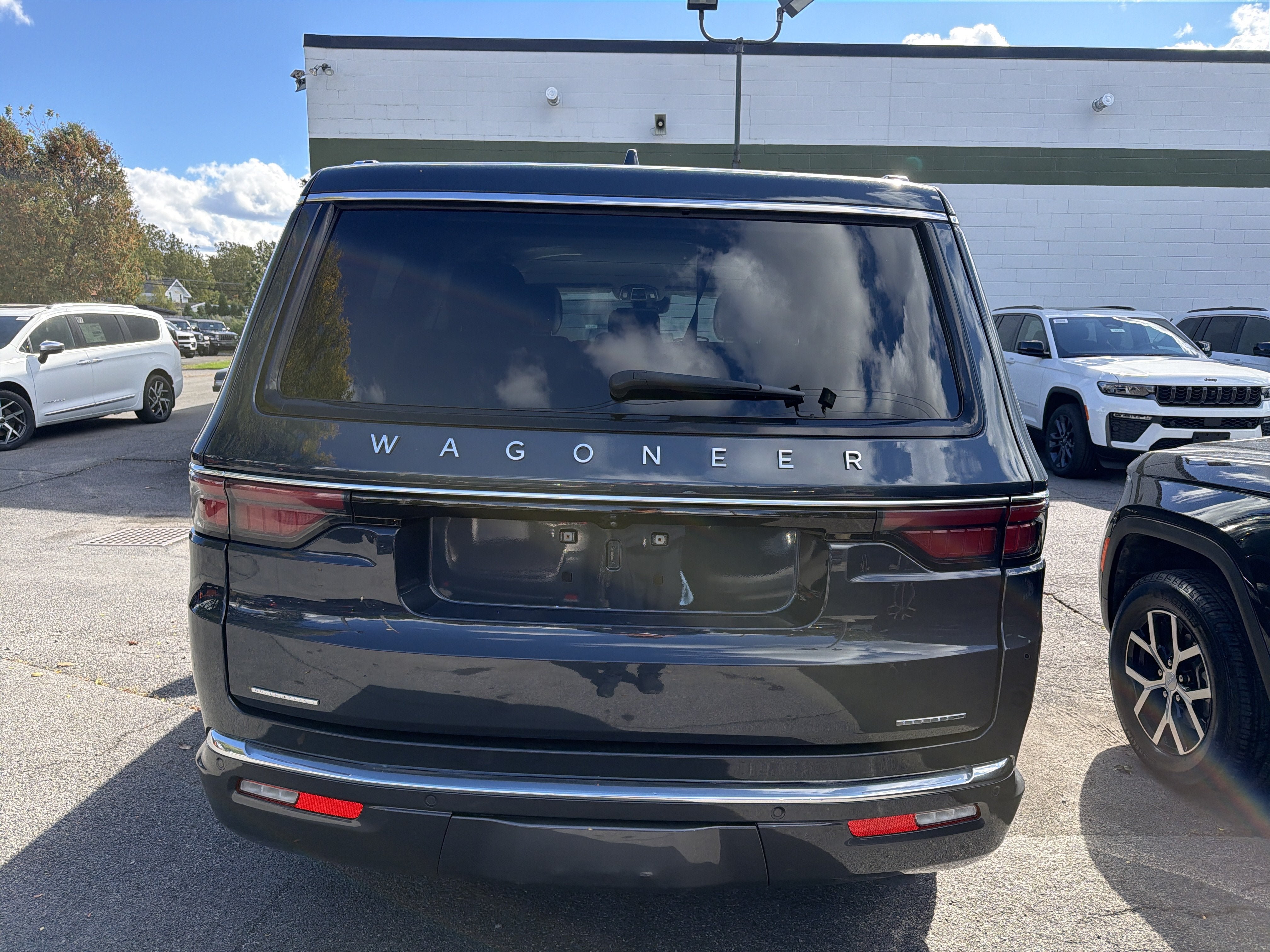 Used 2022 Jeep Wagoneer Series I AWD/4WD image 6
