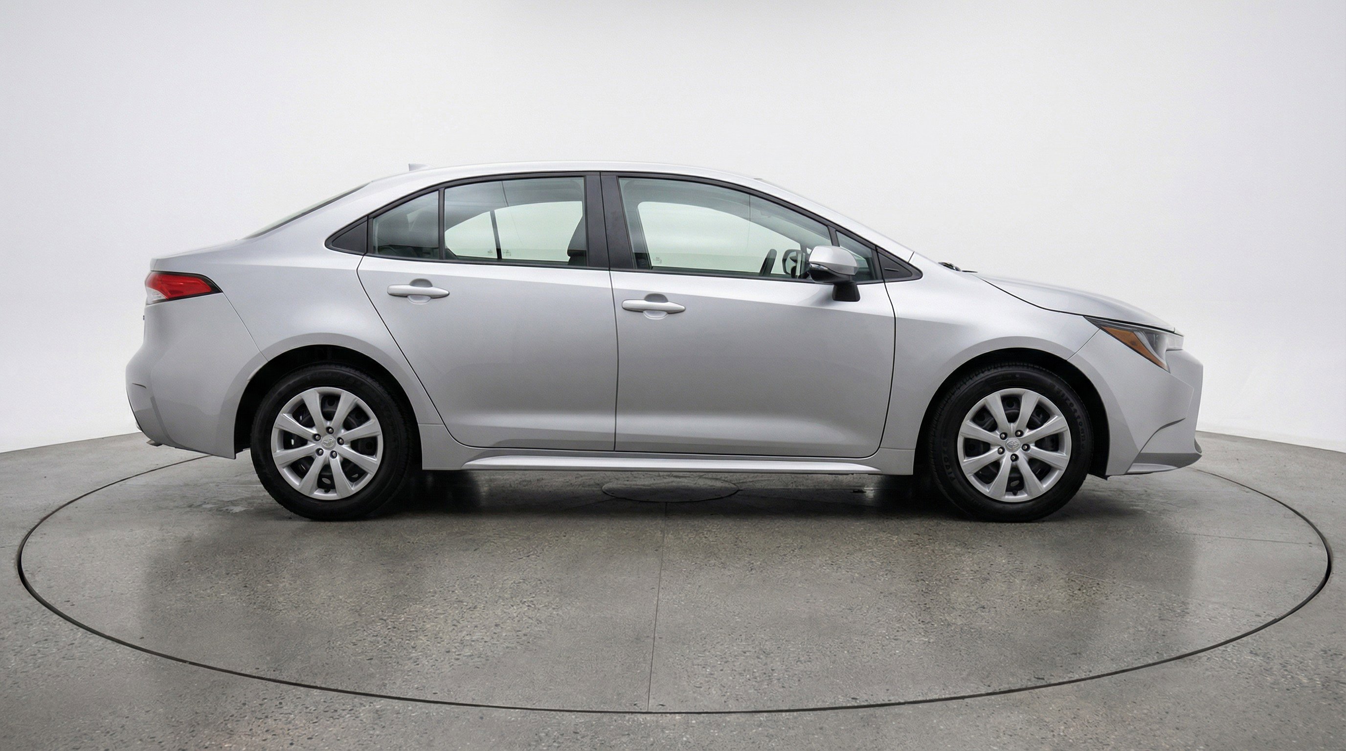 Used 2025 Toyota Corolla LE image 11