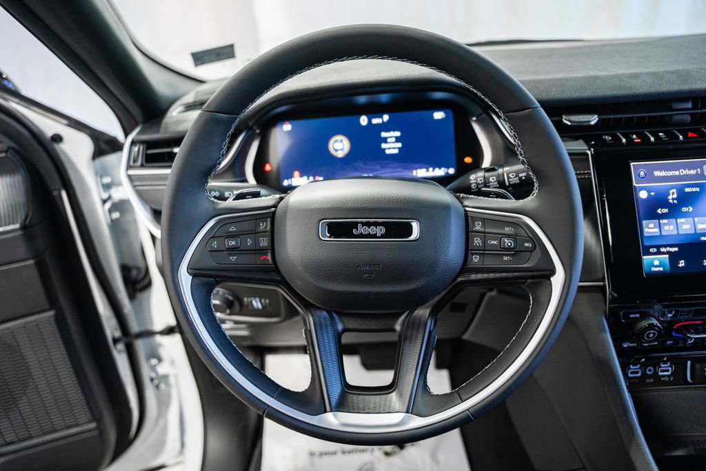 New 2025 Jeep Grand Cherokee Altitude image 27