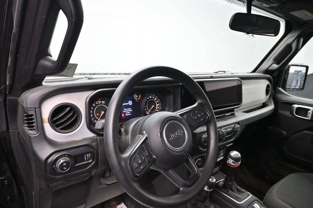 Used 2024 Jeep Gladiator Sport AWD/4WD image 11