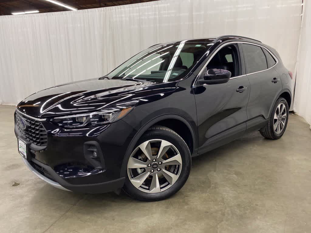 Used 2025 Ford Escape Platinum AWD/4WD image 1