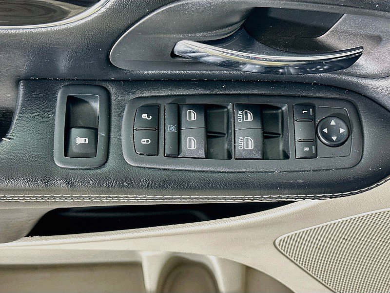 Used 2019 Dodge Grand Caravan SXT FWD image 18