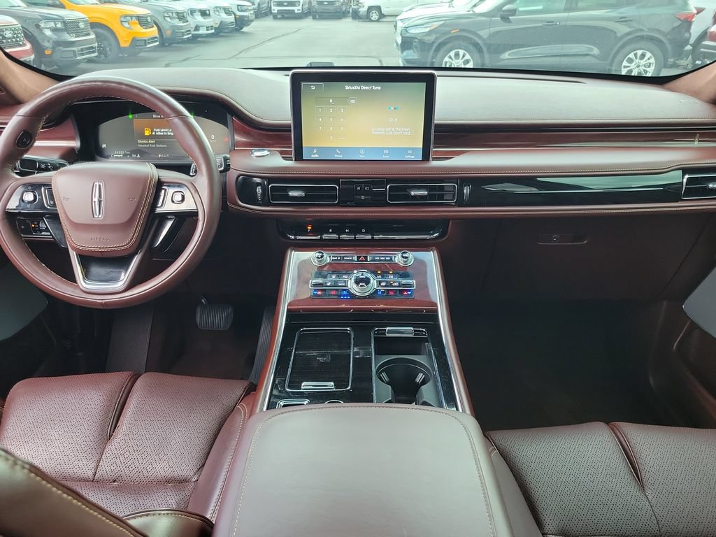 Certified 2022 Lincoln Aviator Black Label w/ Class IV Trailer Tow Package AWD/4WD image 11