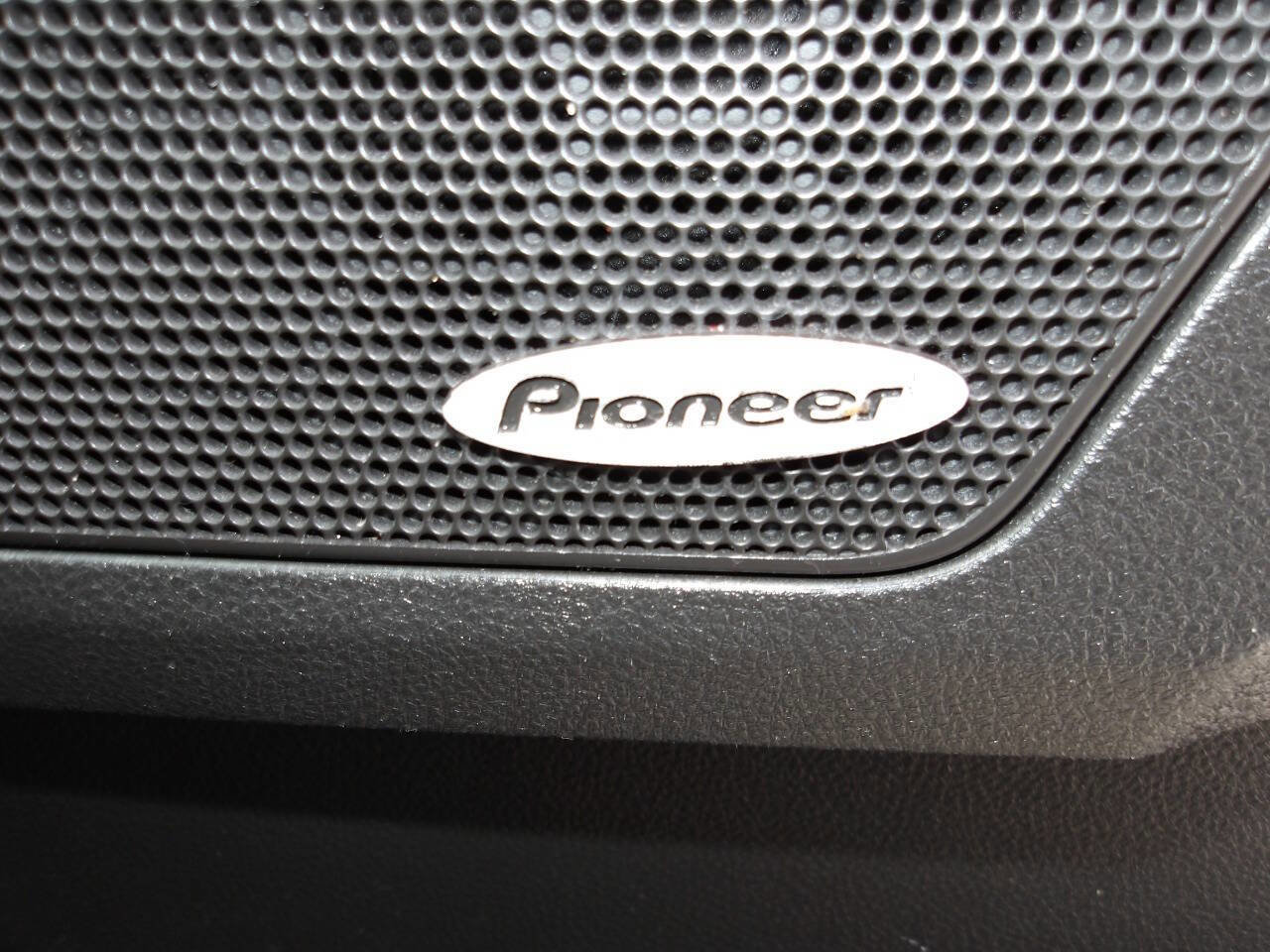 Used 2011 GMC Terrain SLT image 17