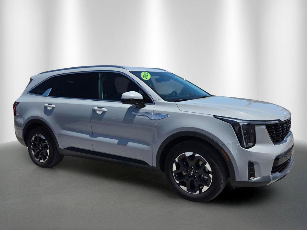 Used 2024 Kia Sorento S FWD image 2
