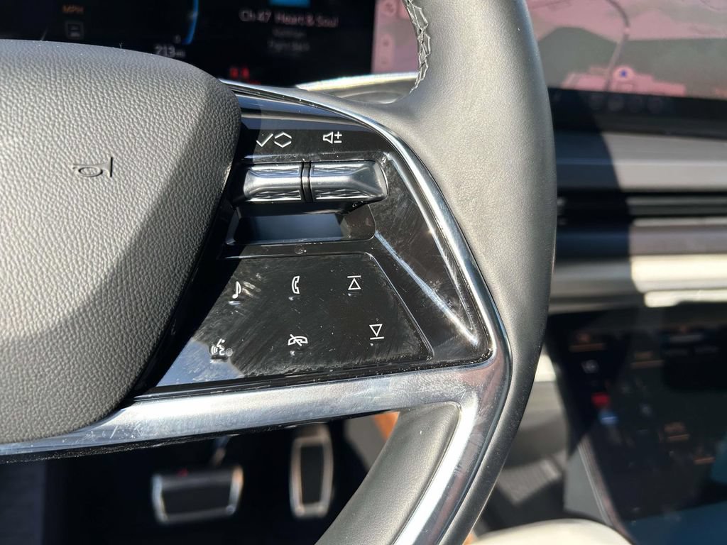 New 2026 Cadillac Vistiq Luxury AWD/4WD image 25