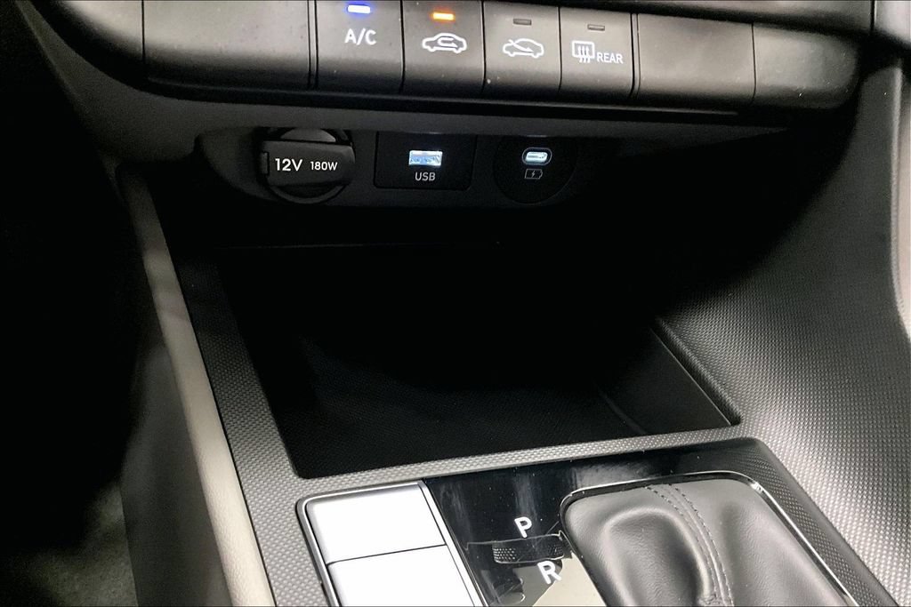 Certified 2024 Hyundai Elantra SE FWD image 24