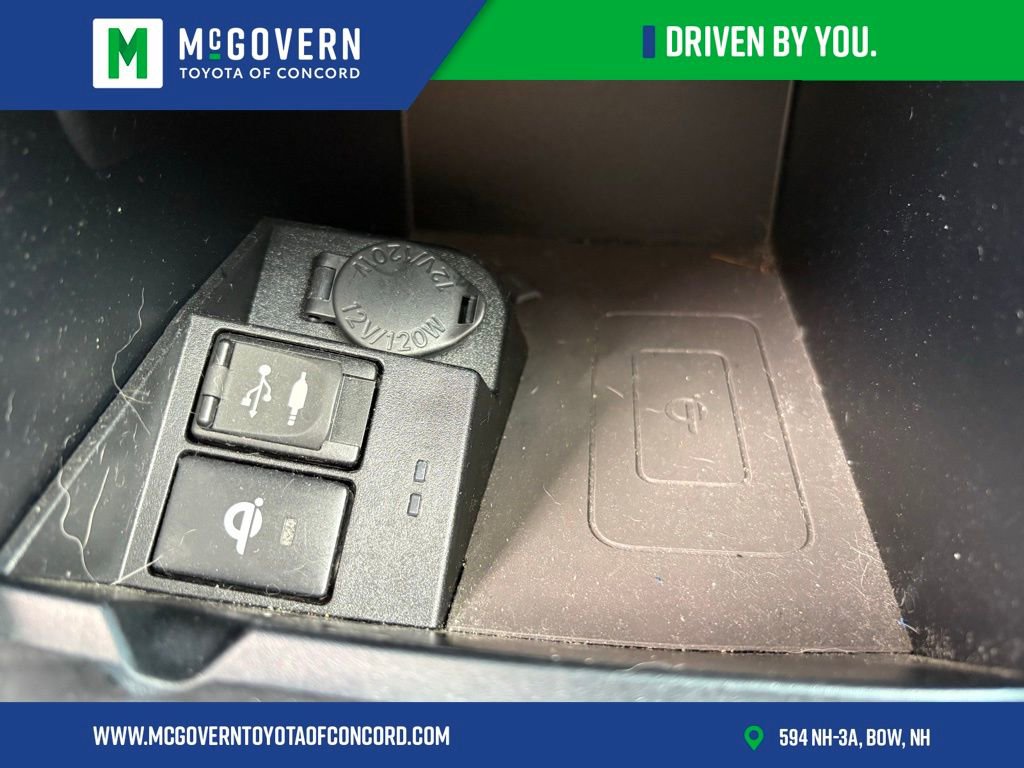 Used 2017 Toyota Camry SE w/ Moonroof Package FWD image 34