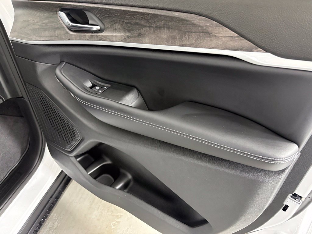 New 2027 Jeep Grand Cherokee Altitude RWD image 39