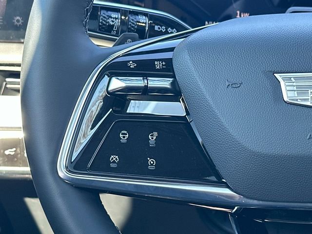 New 2026 Cadillac Optiq Luxury 1 image 7