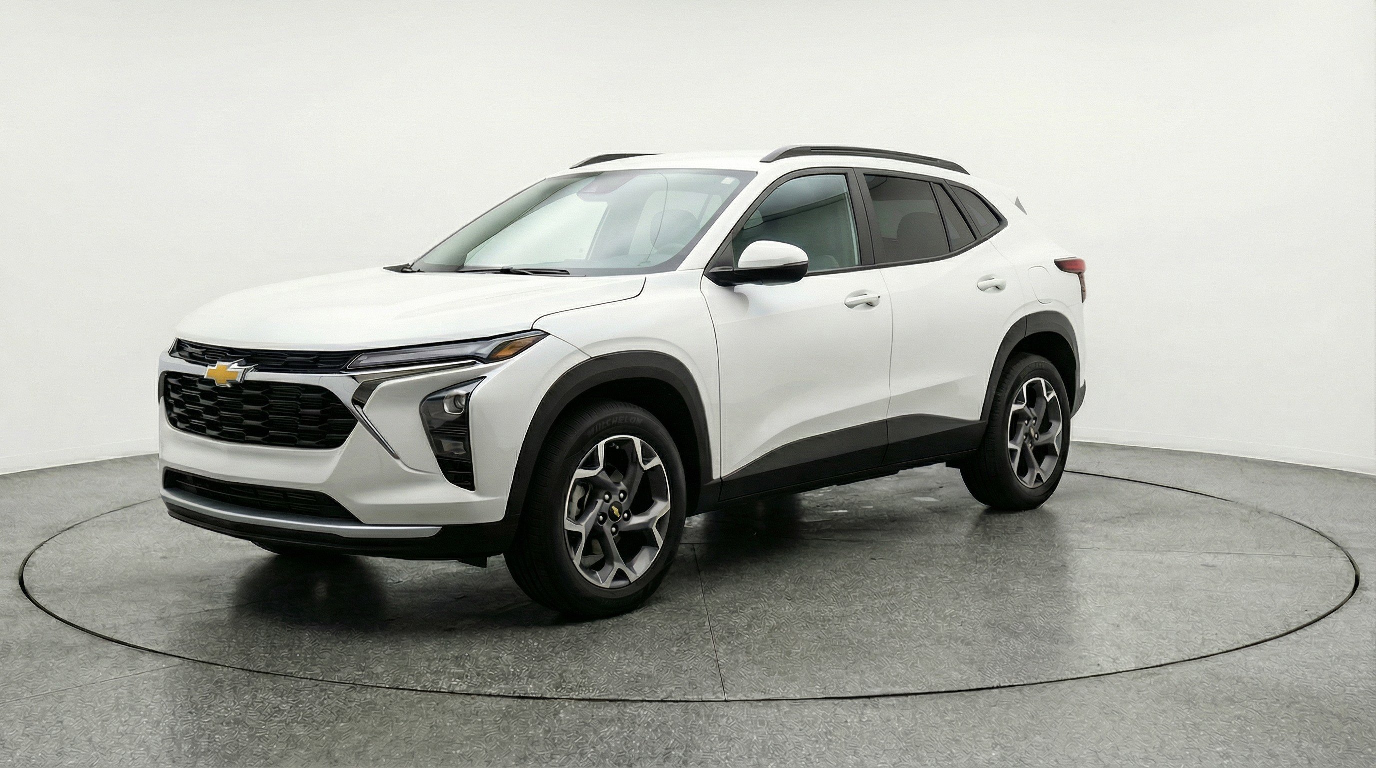 Used 2025 Chevrolet Trax LT w/ LT Convenience Package FWD image 3