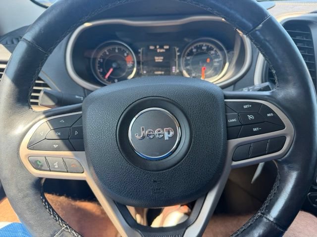 Used 2017 Jeep Cherokee Latitude w/ Cold Weather Group AWD/4WD image 13