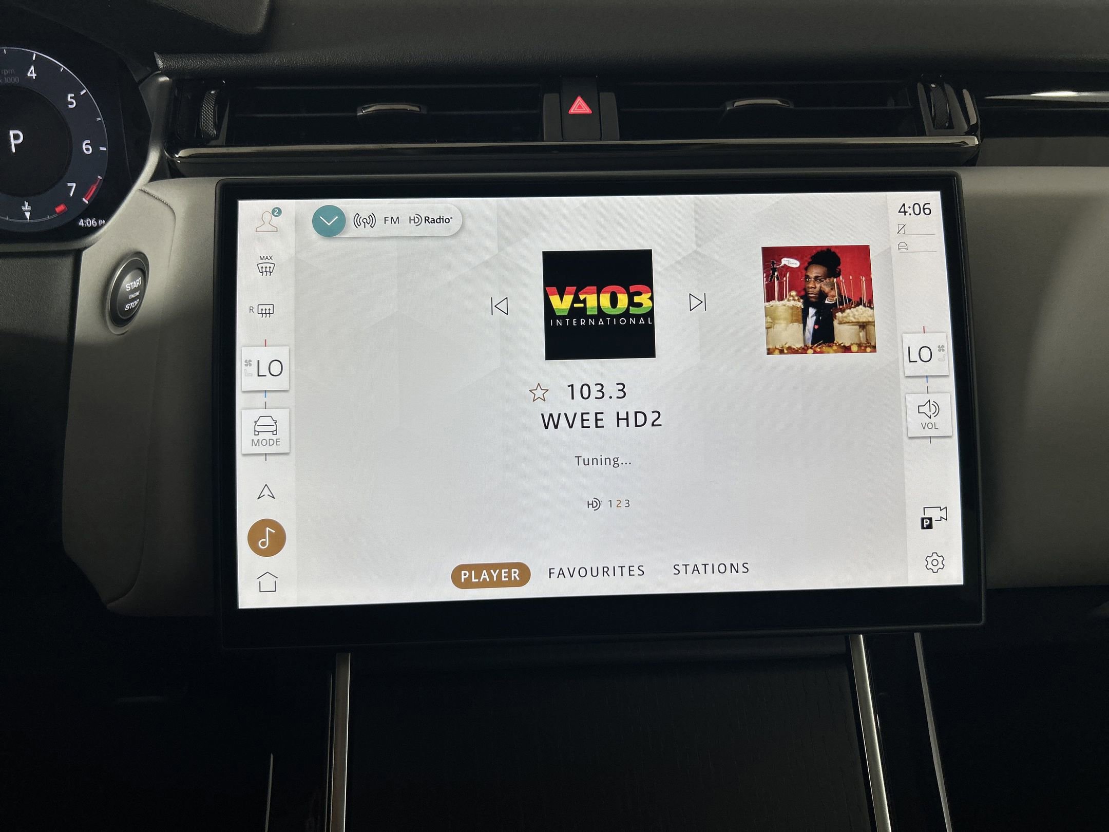 Used 2025 Land Rover Range Rover Velar Dynamic SE image 24