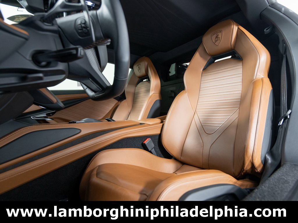 Used 2024 Lamborghini Revuelto image 32