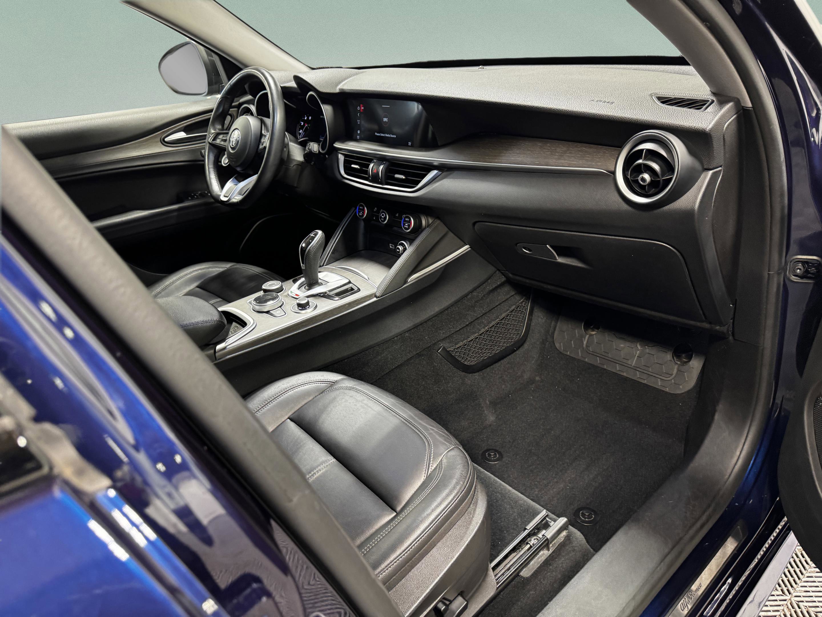 Used 2020 Alfa Romeo Stelvio Ti w/ Nero Edizione image 10