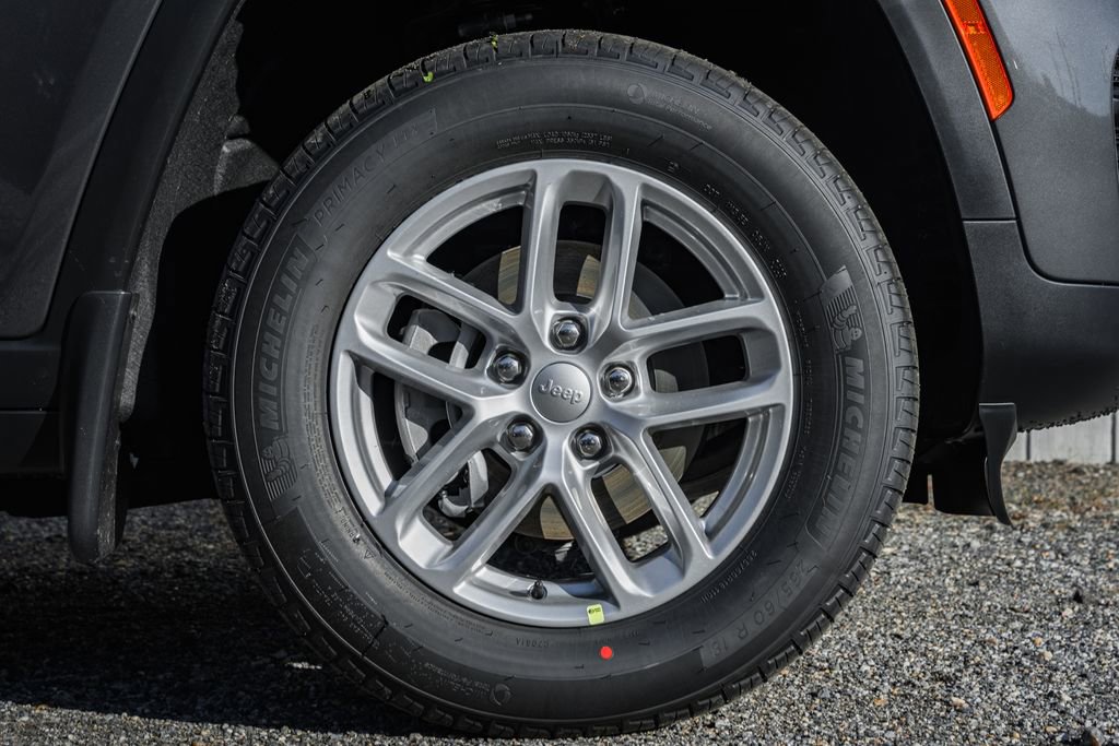 New 2025 Jeep Grand Cherokee Laredo X w/ MOPAR Finishing Package image 15