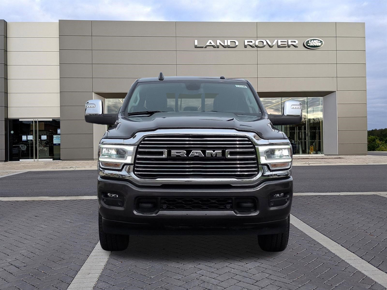 Used 2024 RAM 2500 Laramie AWD/4WD image 2