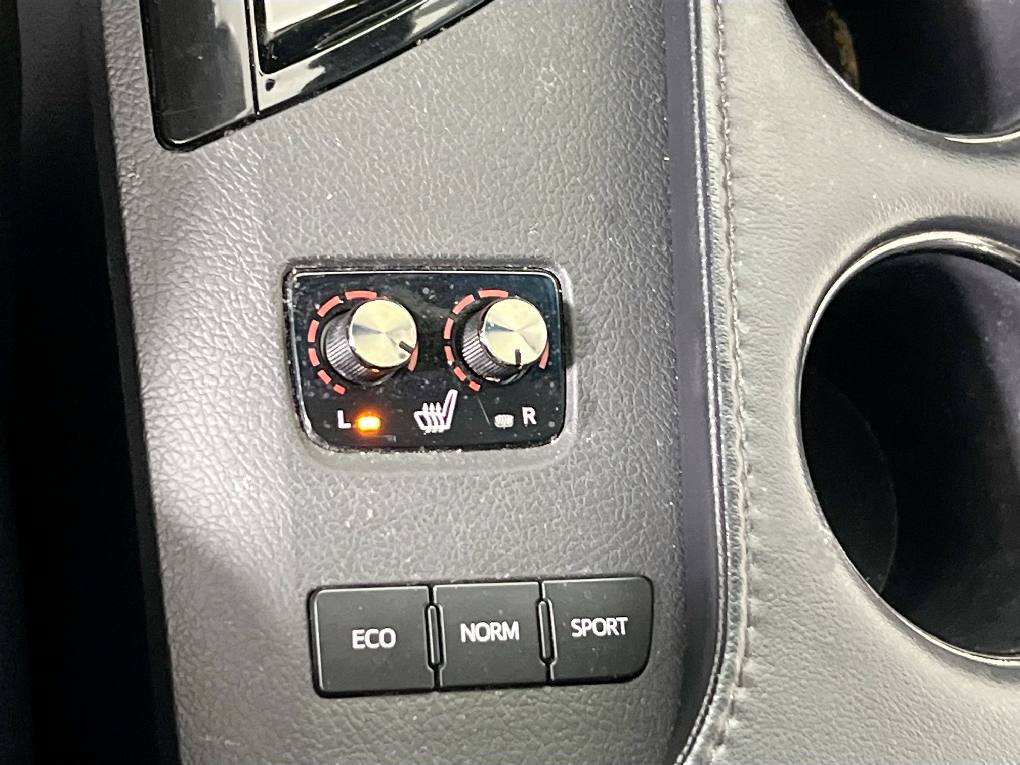 Used 2017 Toyota Avalon XLE image 19