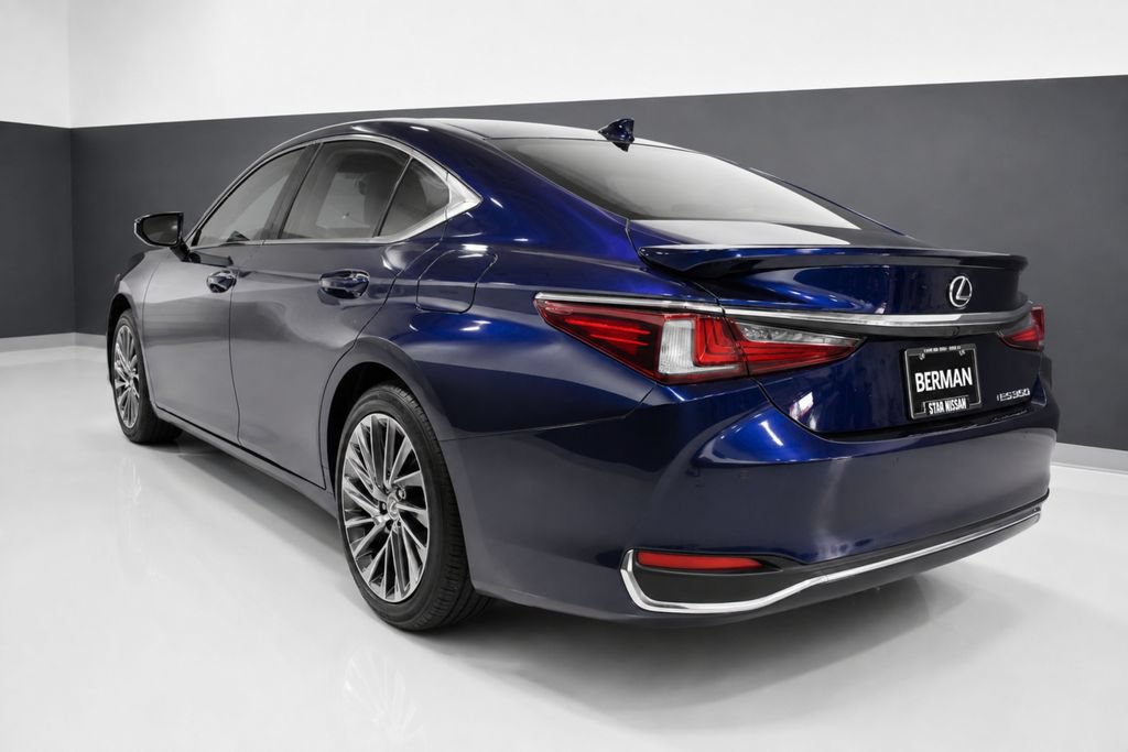 Used 2025 Lexus ES 300h w/ Luxury Package FWD image 3