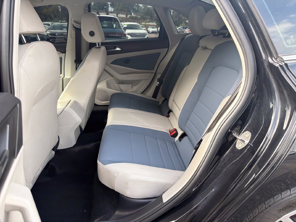 Used 2025 Volkswagen Jetta SE FWD image 24