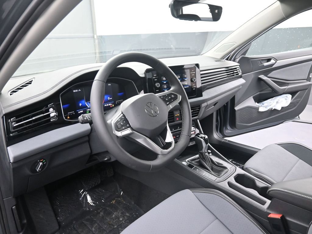 Used 2025 Volkswagen Jetta SE image 41