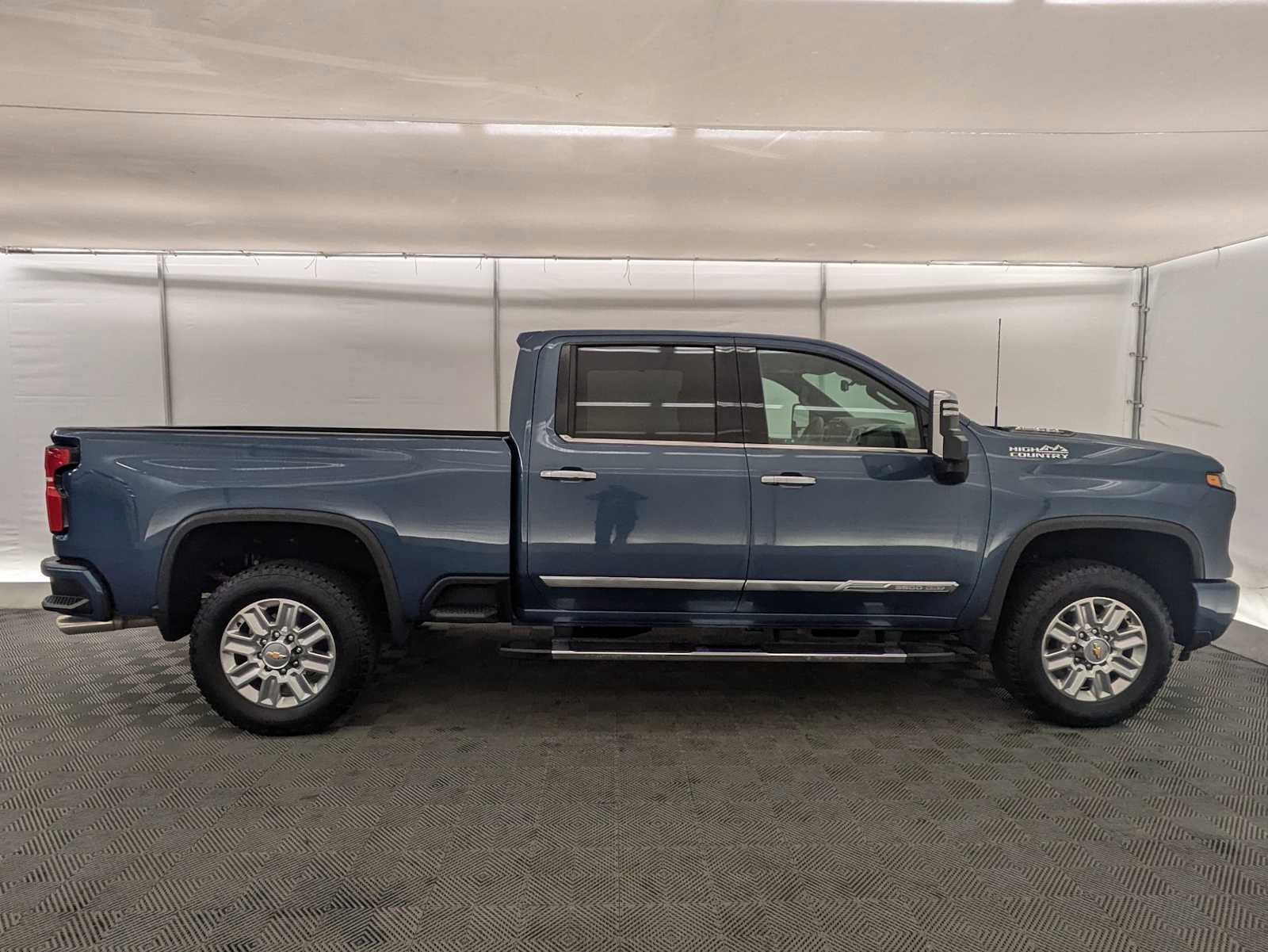 Used 2024 Chevrolet Silverado 3500 High Country w/ High Country Premium Package image 7