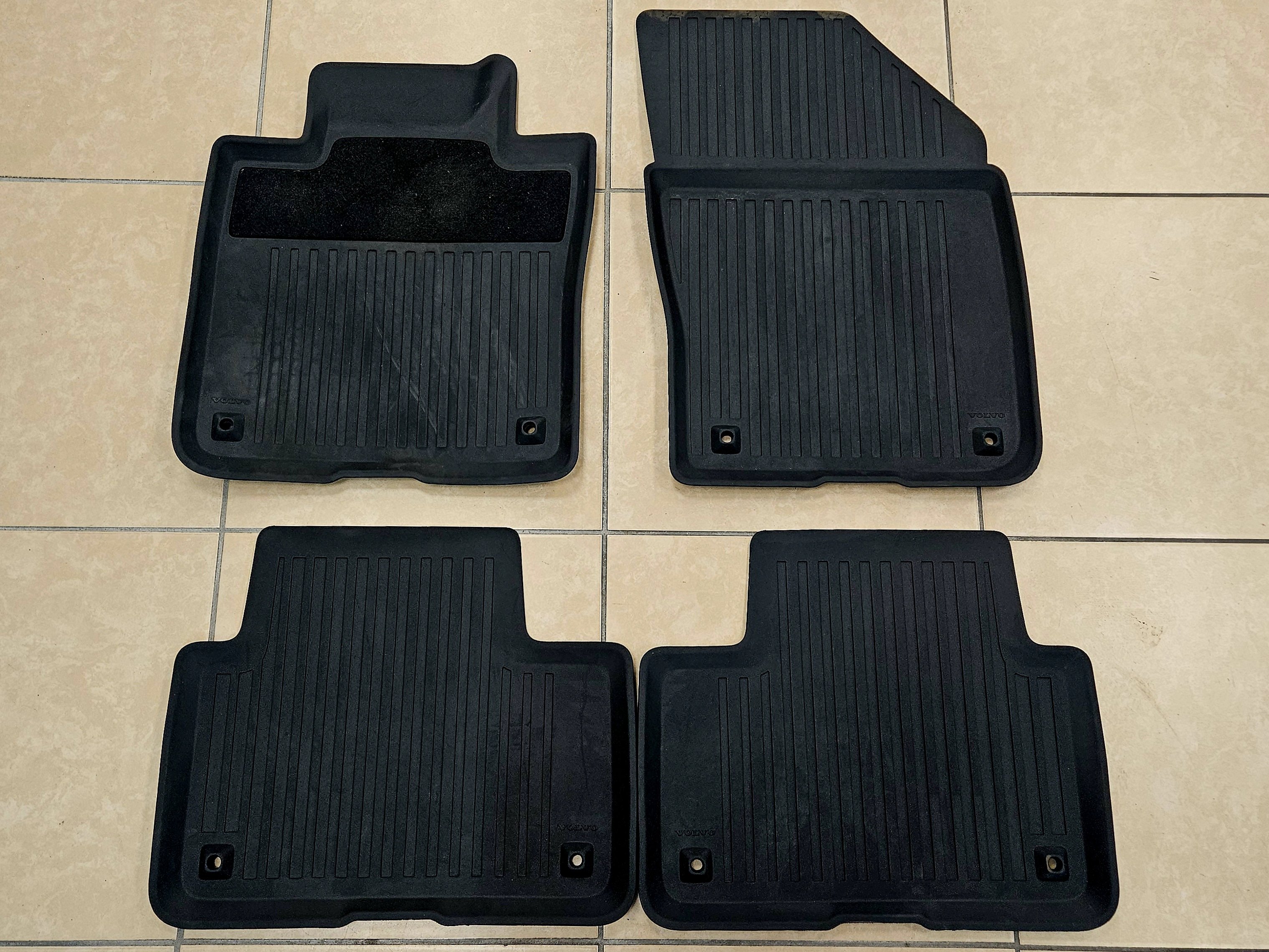 Used 2023 Volvo V60 B5 Cross Country Plus w/ Climate Package image 44