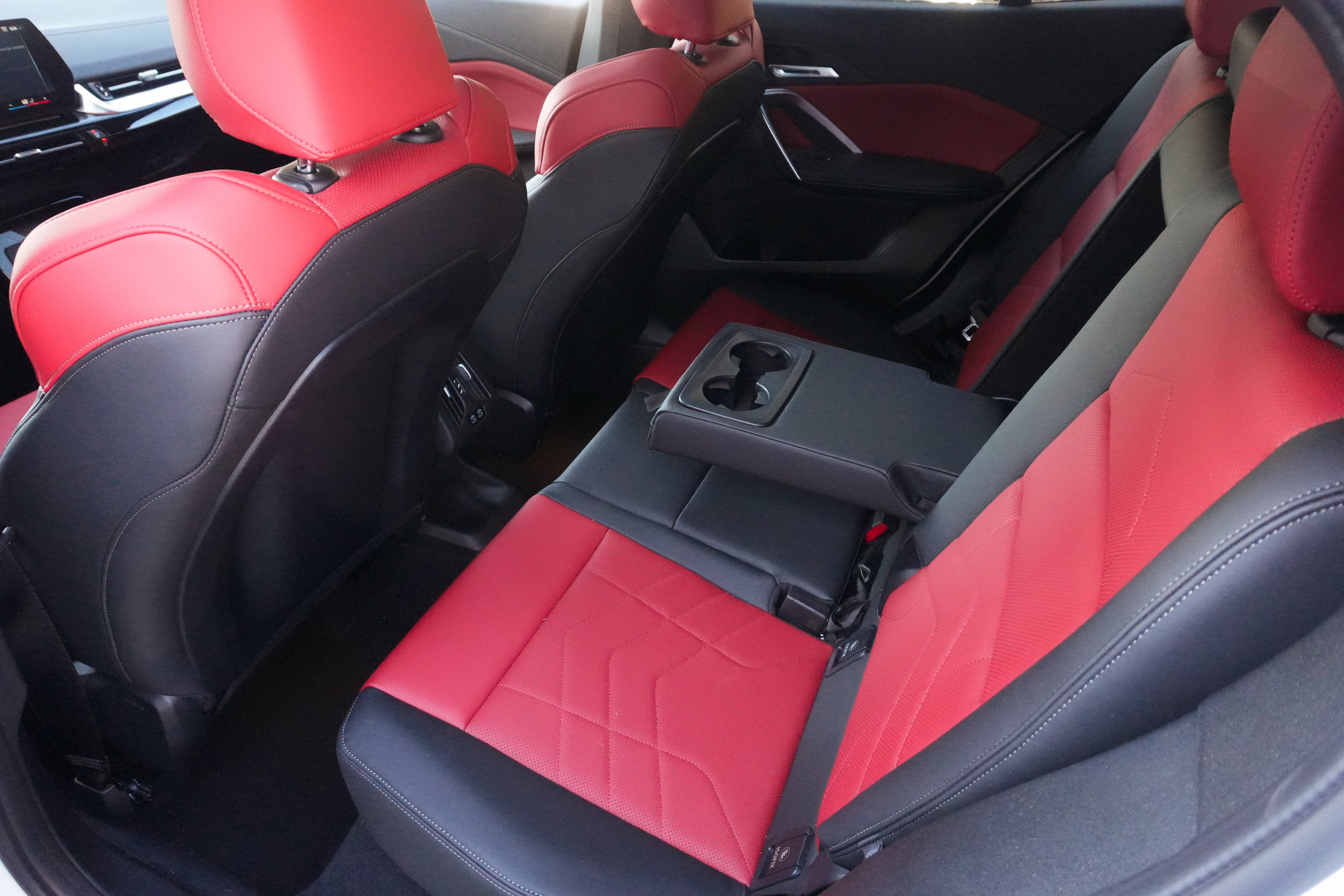 Certified 2025 BMW X2 xDrive28i AWD/4WD image 33
