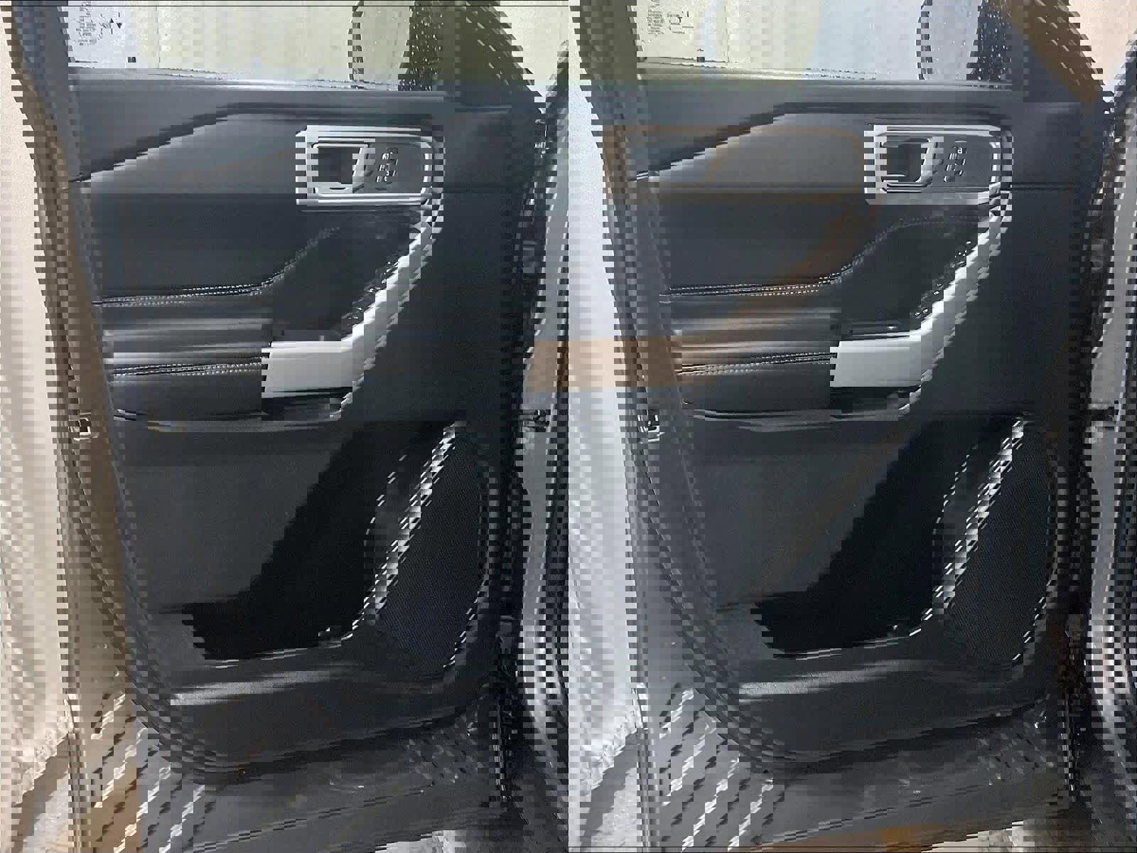 Used 2023 Ford Explorer XLT w/ Equipment Group 202A image 9