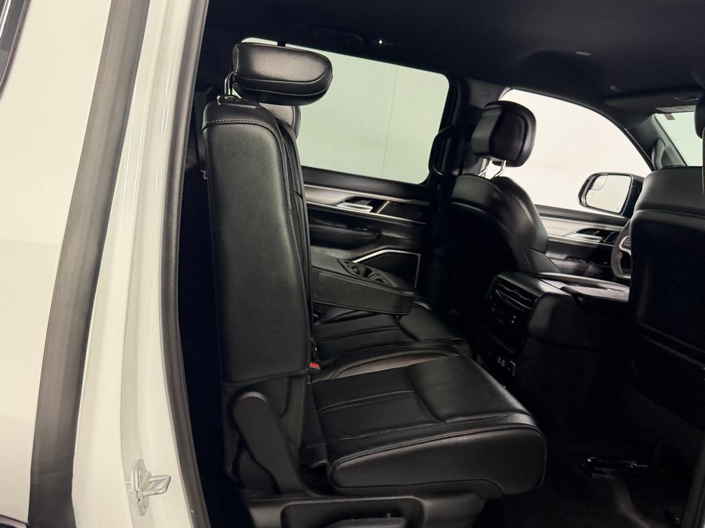 Used 2025 Jeep Wagoneer 4WD image 27