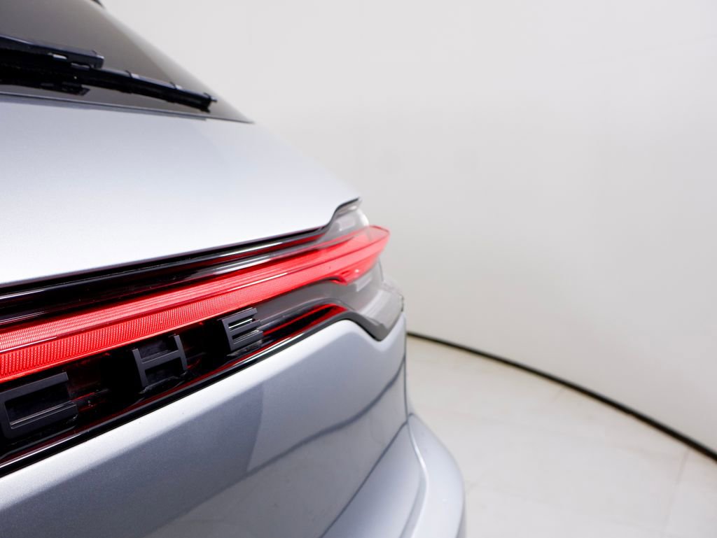 Certified 2024 Porsche Macan w/ Premium Plus Package image 10