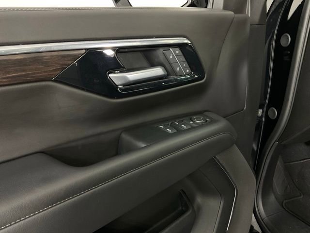 Used 2025 Chevrolet Suburban LT image 29