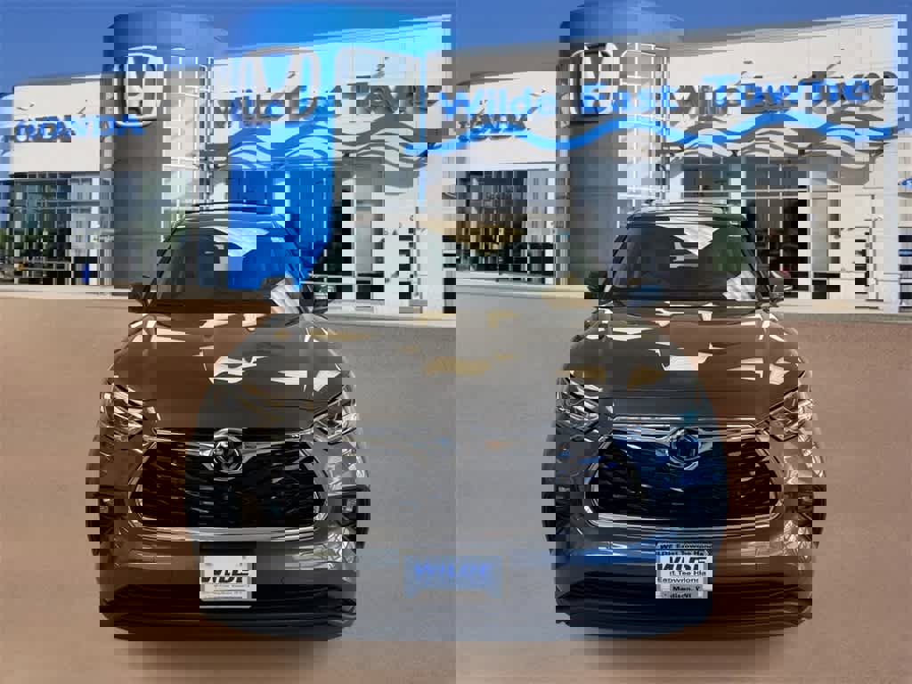 Used 2023 Toyota Highlander Limited image 3