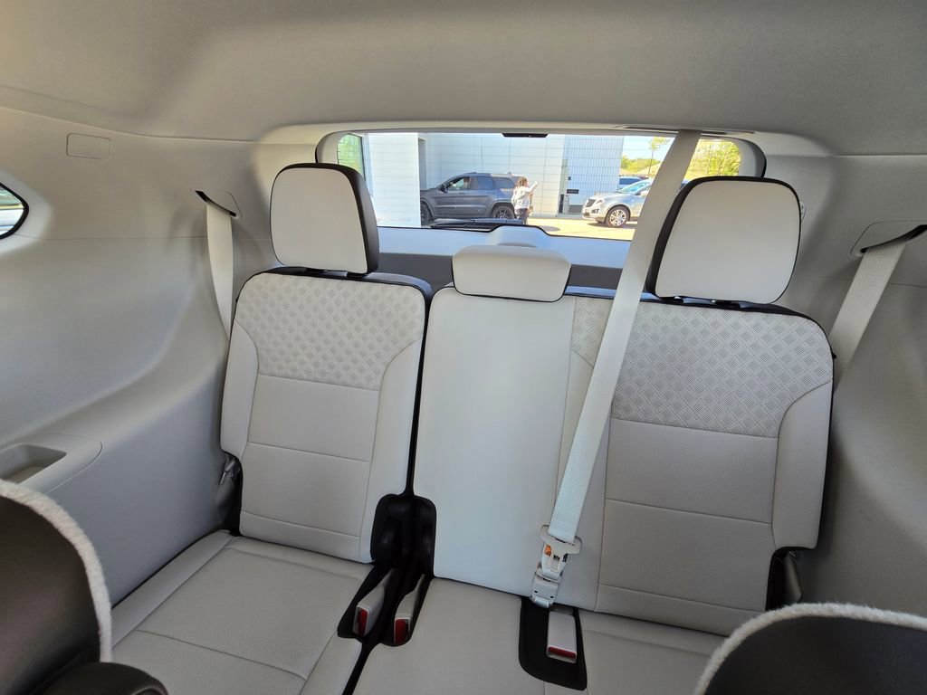 Used 2025 GMC Acadia Denali w/ Super Cruise Package image 18