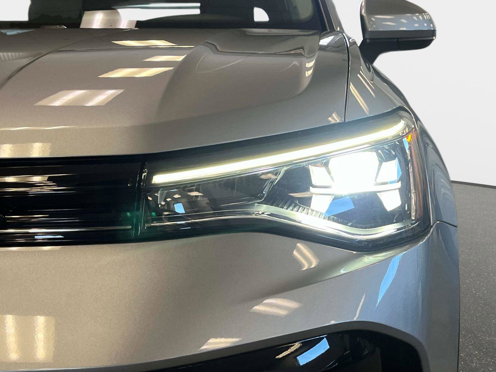 Used 2025 Volkswagen Taos SE image 10